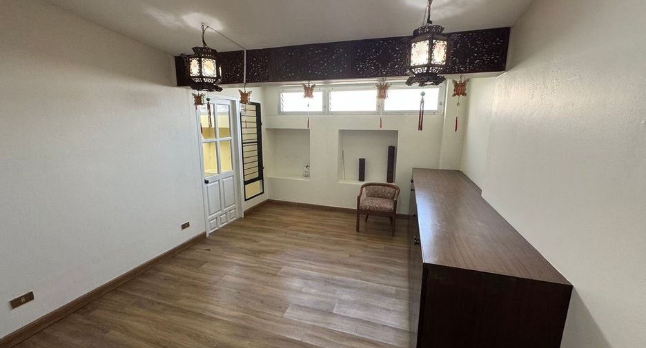 For rent 3 bedrooms house in Watthana, Bangkok