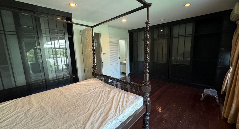 For rent 3 bedrooms house in Watthana, Bangkok