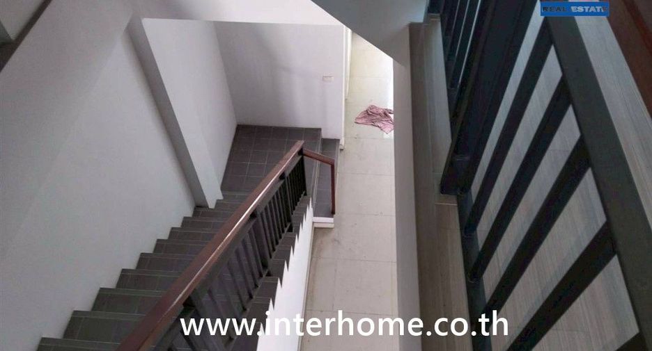 For sale 4 bedrooms retail Space in Bang Pakong, Chachoengsao