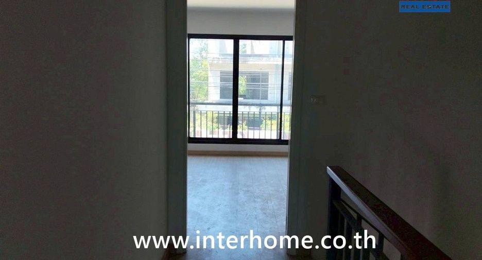 For sale 4 bedrooms retail Space in Bang Pakong, Chachoengsao