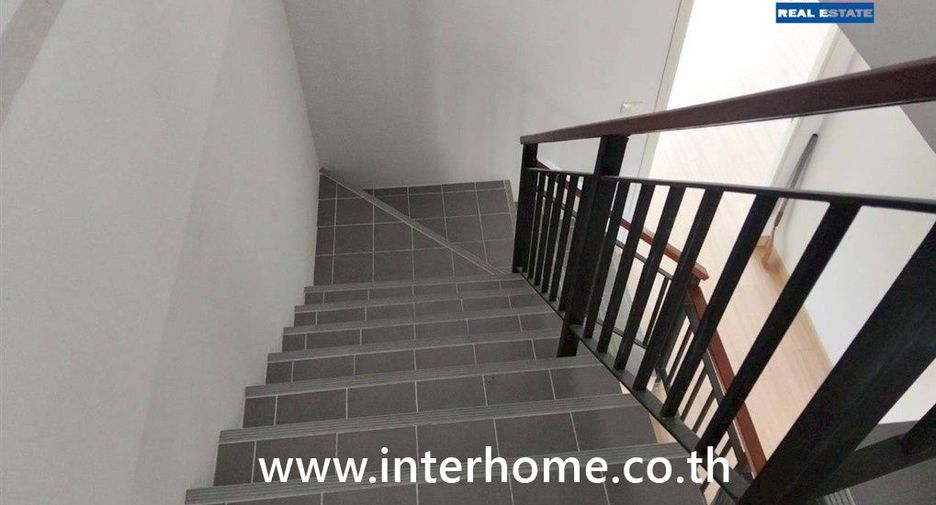 For sale 4 bedrooms retail Space in Bang Pakong, Chachoengsao