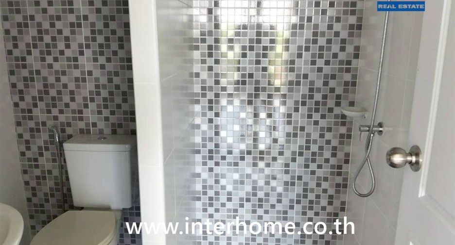 For sale 4 bedrooms retail Space in Bang Pakong, Chachoengsao