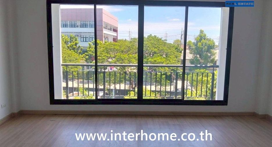 For sale 4 bedrooms retail Space in Bang Pakong, Chachoengsao