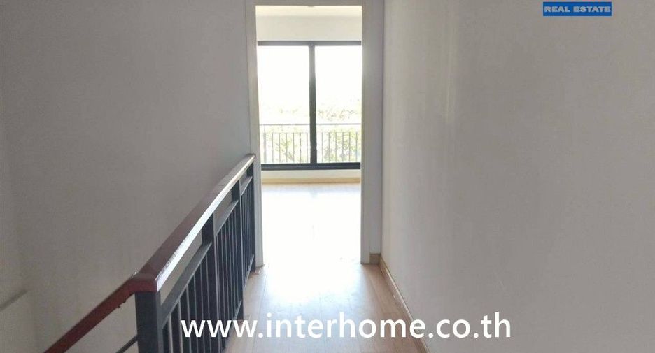 For sale 4 bedrooms retail Space in Bang Pakong, Chachoengsao