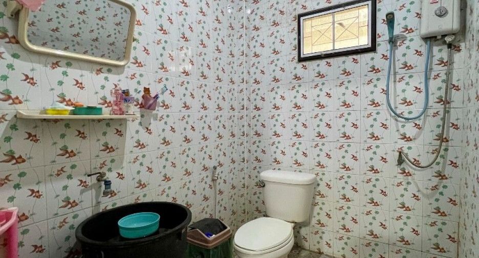 For sale 3 ベッドルーム house in Ban Bueng, Chonburi