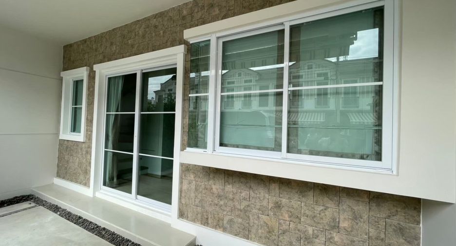 For sale 3 bedrooms townhouse in Bang Phli, Samut Prakan