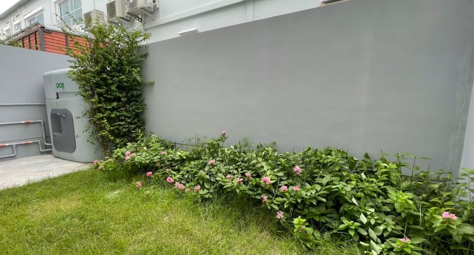 For sale 3 bedrooms townhouse in Bang Phli, Samut Prakan