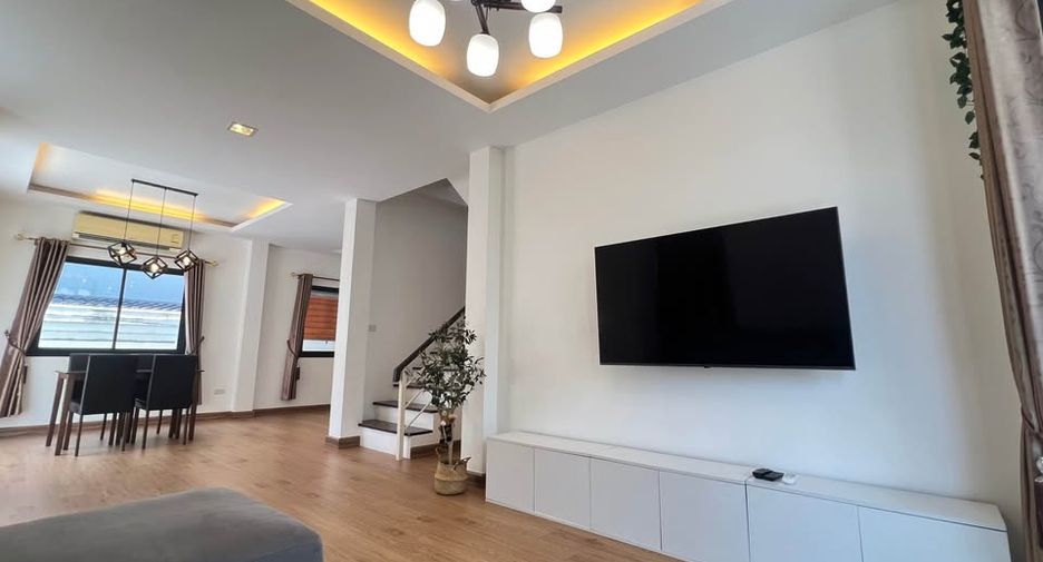 Haus zur Miete und zum Kauf mit 3 Zimmer in East Pattaya, Pattaya