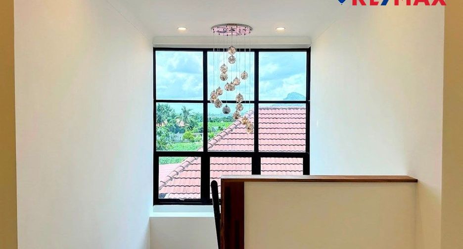 À vendre 4 chambres maison à Sattahip, Chonburi