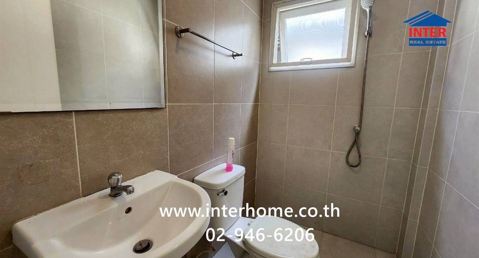 For sale 3 bedrooms townhouse in Krathum Baen, Samut Sakhon