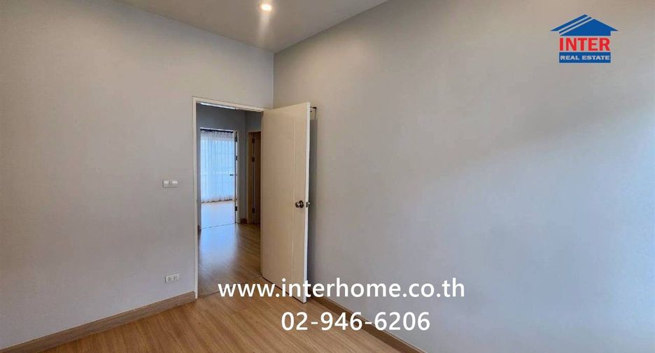For sale 3 bedrooms townhouse in Krathum Baen, Samut Sakhon