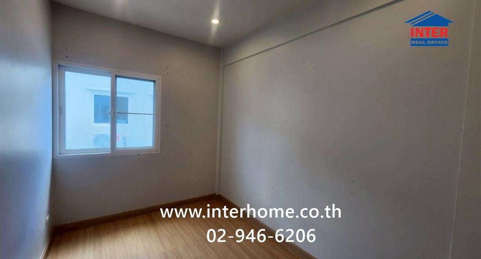 For sale 3 bedrooms townhouse in Krathum Baen, Samut Sakhon