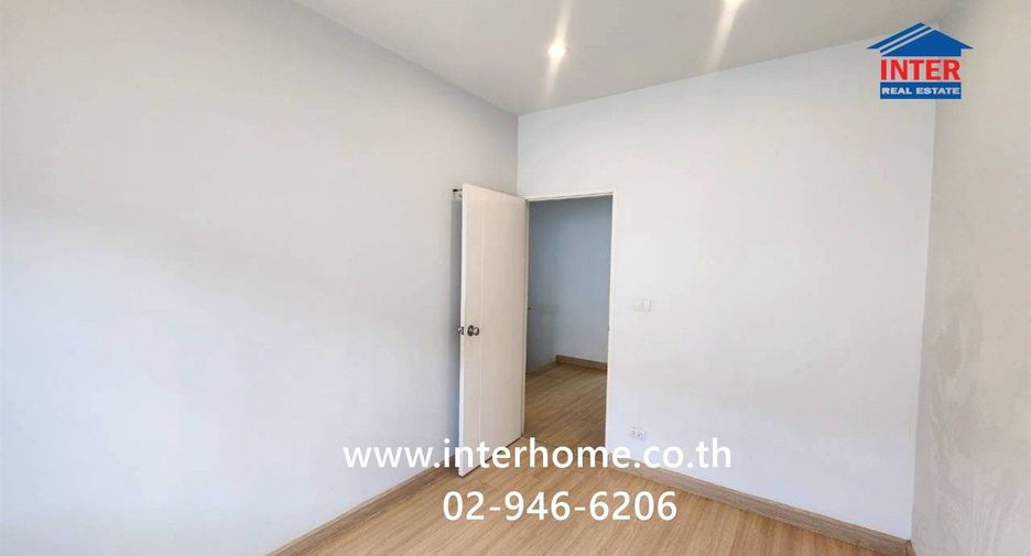 For sale 3 bedrooms townhouse in Krathum Baen, Samut Sakhon