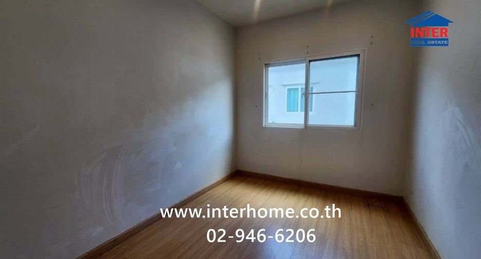 For sale 3 bedrooms townhouse in Krathum Baen, Samut Sakhon