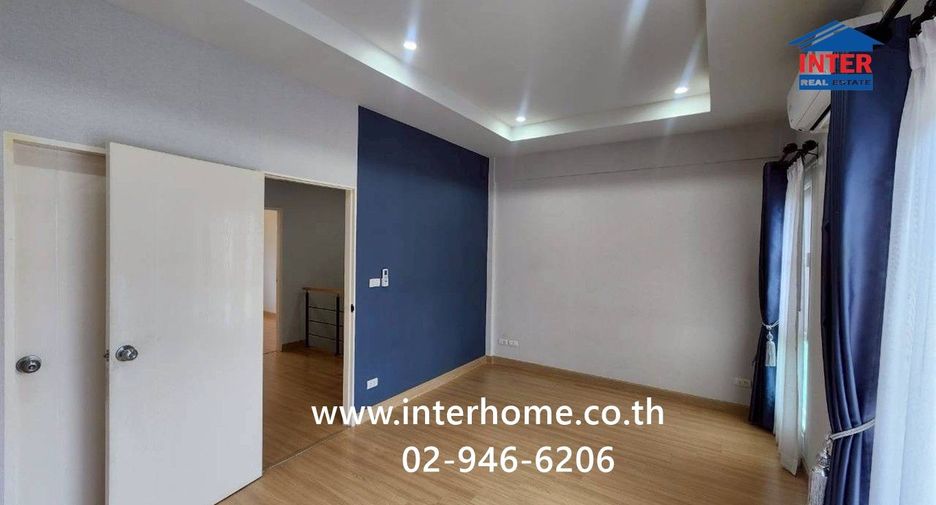 For sale 3 bedrooms townhouse in Krathum Baen, Samut Sakhon