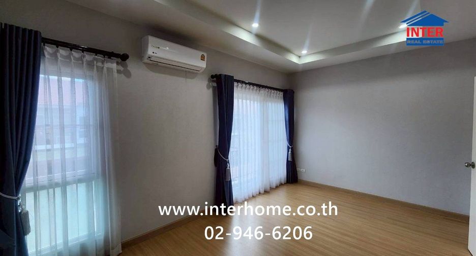 For sale 3 bedrooms townhouse in Krathum Baen, Samut Sakhon