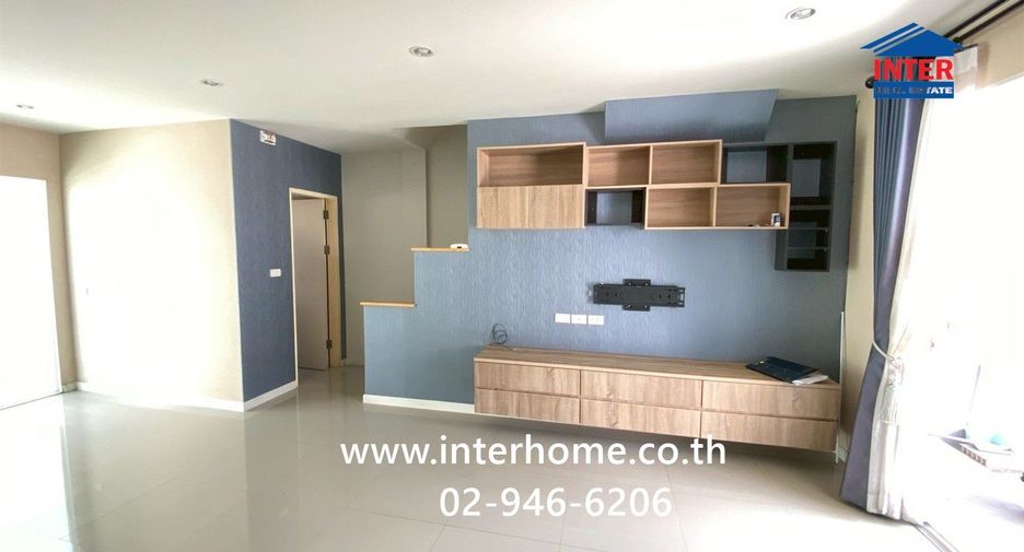 For sale 3 bedrooms townhouse in Krathum Baen, Samut Sakhon