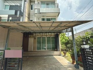 出租 3 卧室 联排别墅 在 Bang Kapi, 曼谷