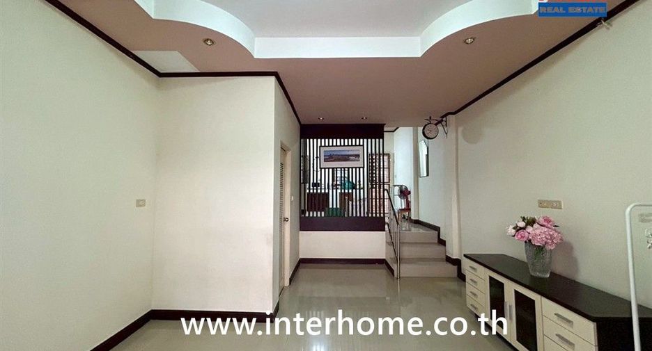 Reihenhaus zum Kauf mit 2 Zimmer in Mueang Rayong, Rayong