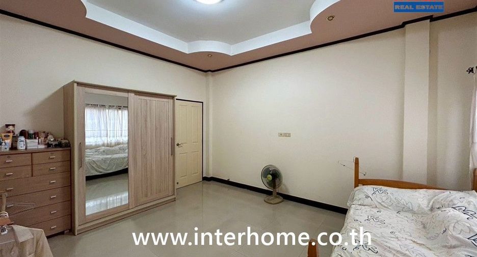 Reihenhaus zum Kauf mit 2 Zimmer in Mueang Rayong, Rayong