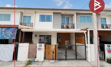 Casa adosada en venta de 3 habitaciones en Sam Phran, Nakhon Pathom