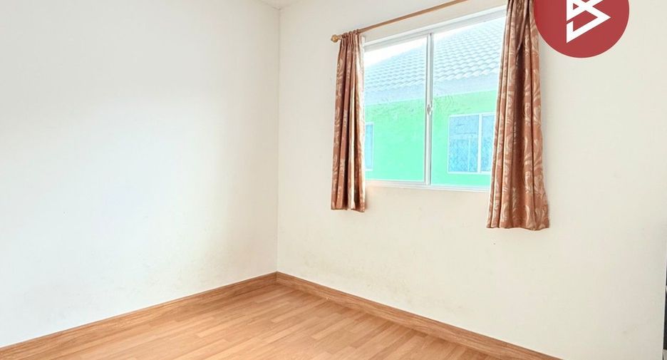 Casa adosada en venta de 3 habitaciones en Sam Phran, Nakhon Pathom