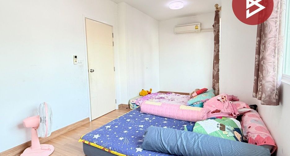 Casa adosada en venta de 3 habitaciones en Sam Phran, Nakhon Pathom