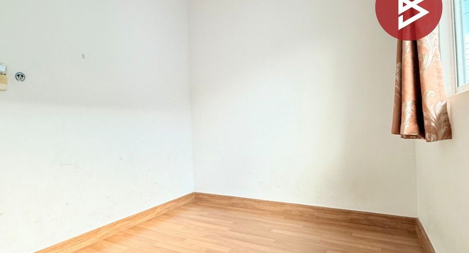 Casa adosada en venta de 3 habitaciones en Sam Phran, Nakhon Pathom