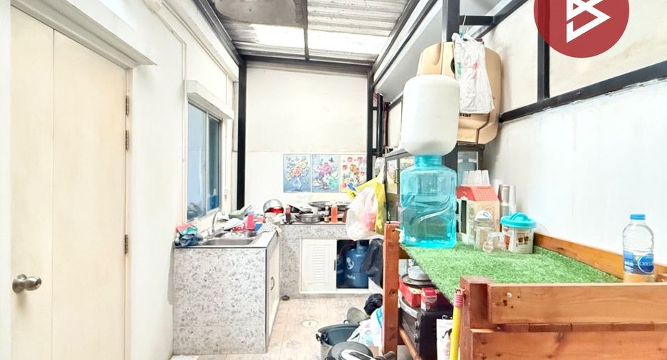 Casa adosada en venta de 3 habitaciones en Sam Phran, Nakhon Pathom