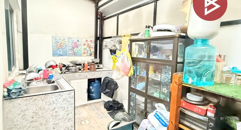Casa adosada en venta de 3 habitaciones en Sam Phran, Nakhon Pathom