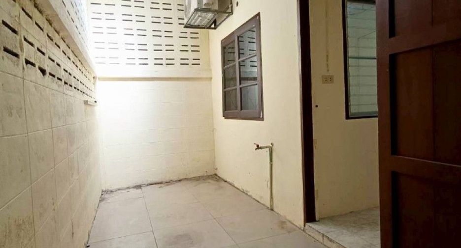 Reihenhaus zum Kauf mit 2 Zimmer in Mueang Ratchaburi, Ratchaburi