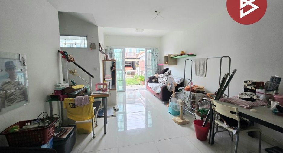 For sale 3 bedrooms townhouse in Mueang Samut Prakan, Samut Prakan