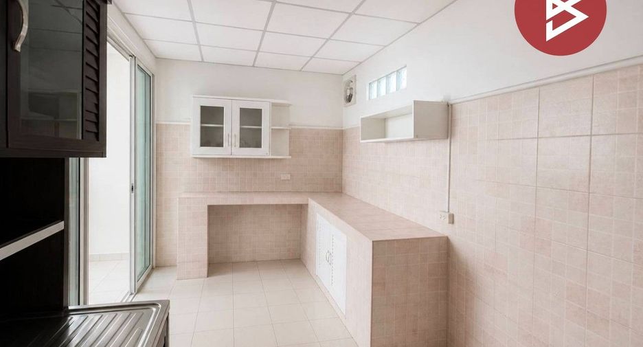 For sale 3 bedrooms townhouse in Mueang Samut Prakan, Samut Prakan