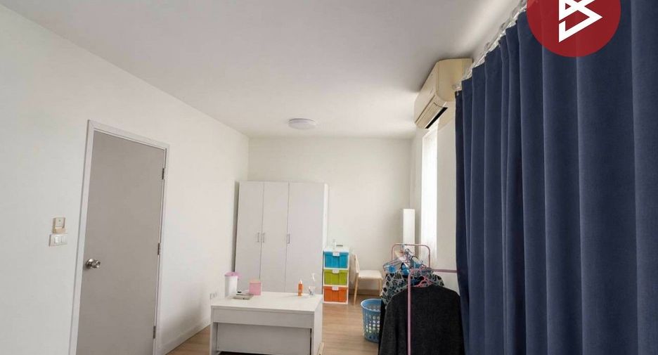 For sale 3 bedrooms townhouse in Mueang Samut Prakan, Samut Prakan