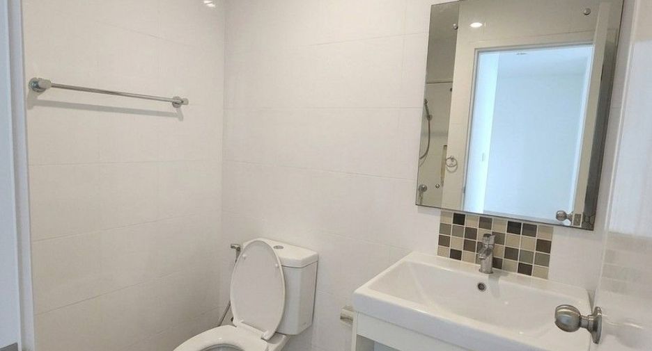 For sale 3 bedrooms townhouse in Mueang Samut Prakan, Samut Prakan