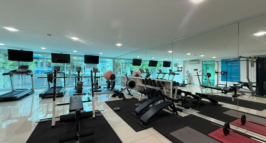 For rent 2 bedrooms condo in North Pattaya, Pattaya
