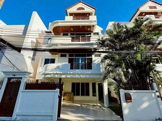 Haus zur Miete mit 5 Zimmer in Watthana, Bangkok