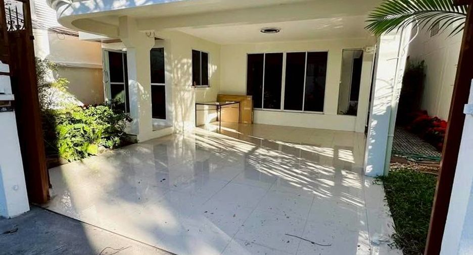 Haus zur Miete mit 5 Zimmer in Watthana, Bangkok