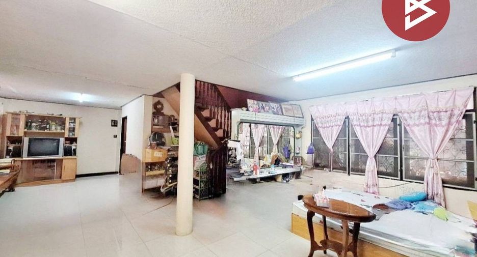 Casa en venta de 4 habitaciones en Huai Khwang, Bangkok