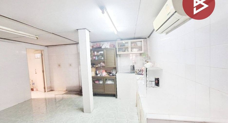 Casa en venta de 4 habitaciones en Huai Khwang, Bangkok