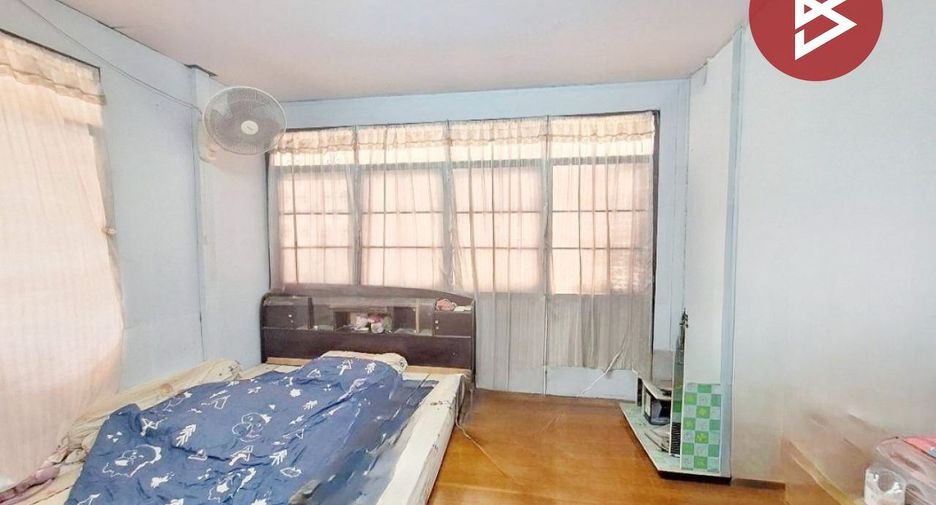 Casa en venta de 4 habitaciones en Huai Khwang, Bangkok
