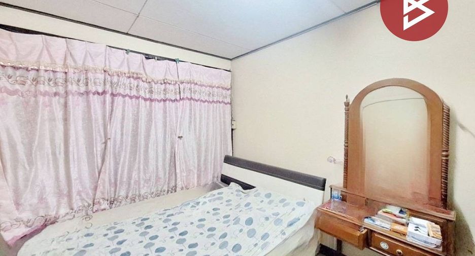 Casa en venta de 4 habitaciones en Huai Khwang, Bangkok