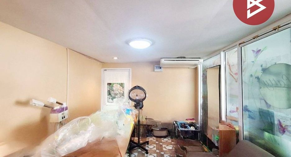 Casa en venta de 4 habitaciones en Huai Khwang, Bangkok
