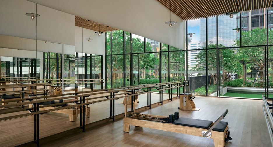 Condo en alquiler de 2 habitaciones en Huai Khwang, Bangkok