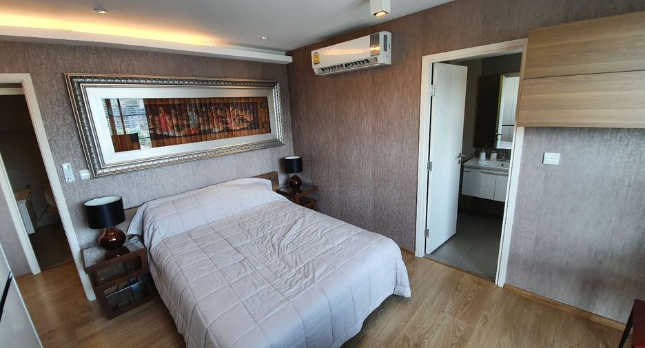 For rent 2 bedrooms condo in Watthana, Bangkok