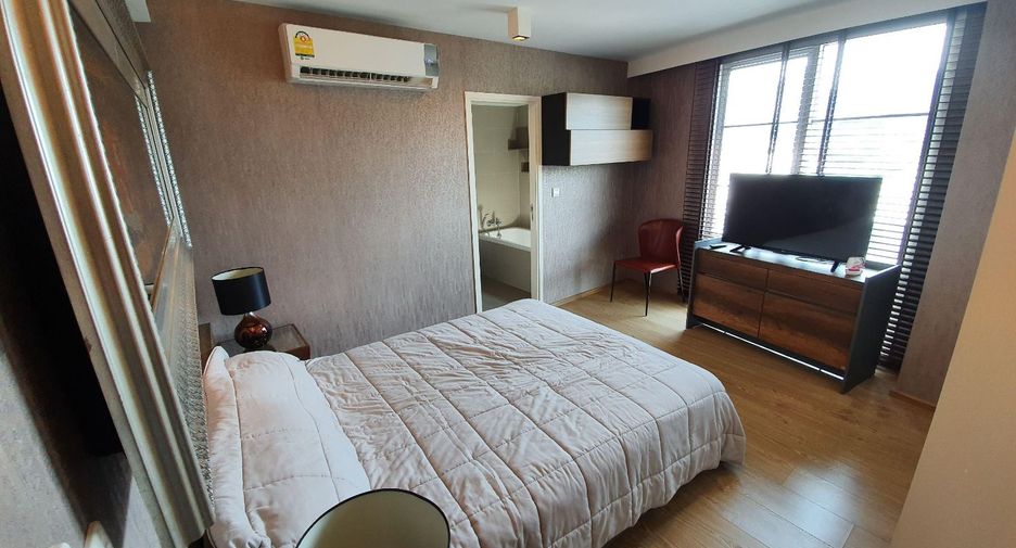 For rent 2 bedrooms condo in Watthana, Bangkok