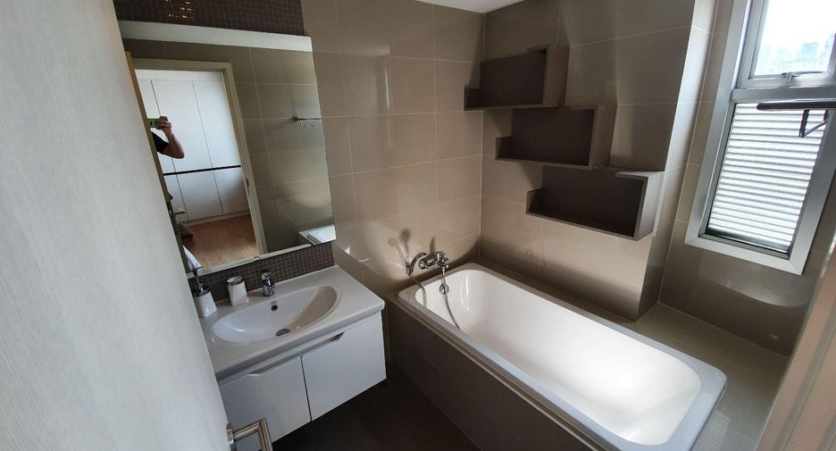 For rent 2 bedrooms condo in Watthana, Bangkok