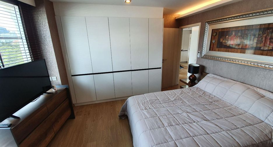 For rent 2 bedrooms condo in Watthana, Bangkok