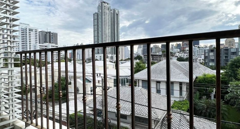 For rent 2 bedrooms condo in Watthana, Bangkok