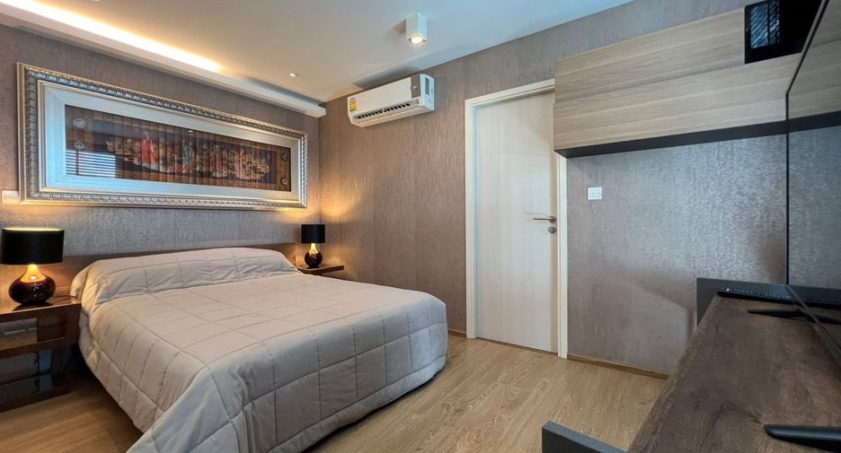 For rent 2 bedrooms condo in Watthana, Bangkok